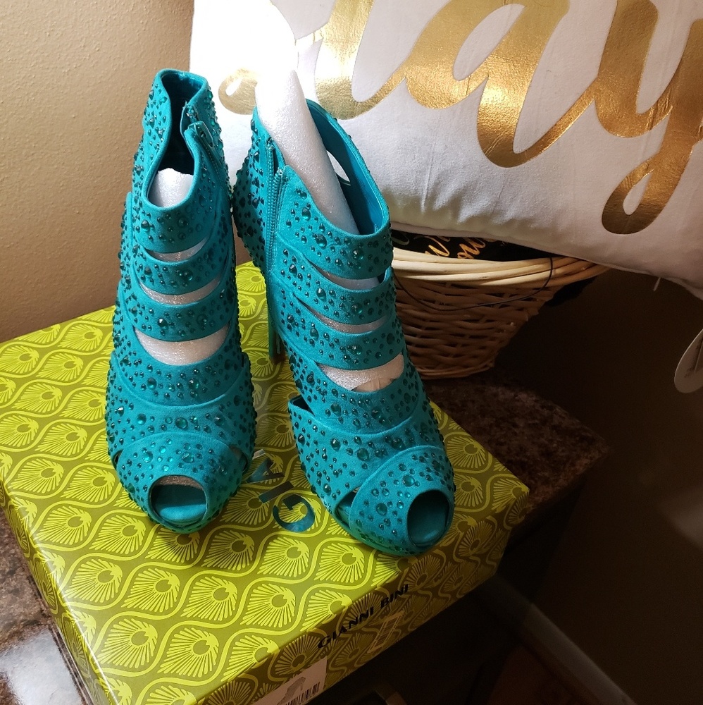 Gianni Bini Stunning